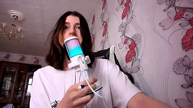 Awesomelusty – webcam model profile photo Image 13