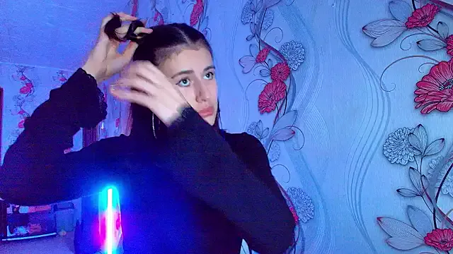 Awesomelusty – webcam model profile photo Image 14