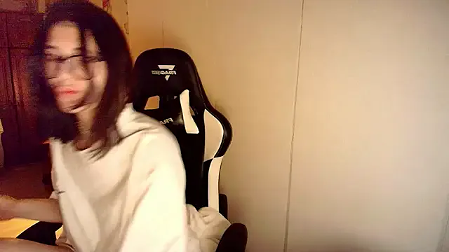 Awesomelusty – webcam model profile photo Image 17