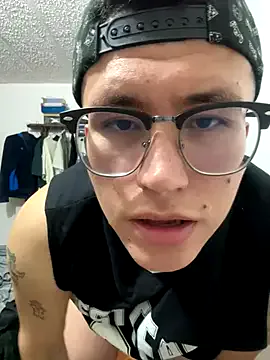 Awesomelusty – webcam model profile photo Image 14