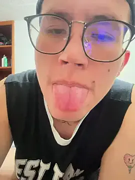 Awesomelusty – webcam model profile photo Image 3