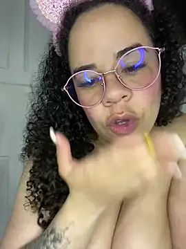 Mia032 – webcam model profile photo Image 7