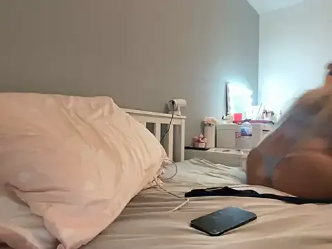 roouse – webcam model profile photo Image 11