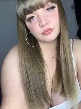 roouse – webcam model profile photo Image 14