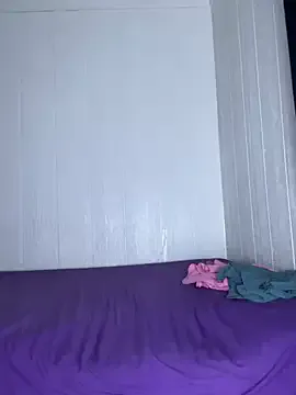 roouse – webcam model profile photo Image 8