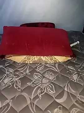 Awesomelusty – webcam model profile photo Image 11