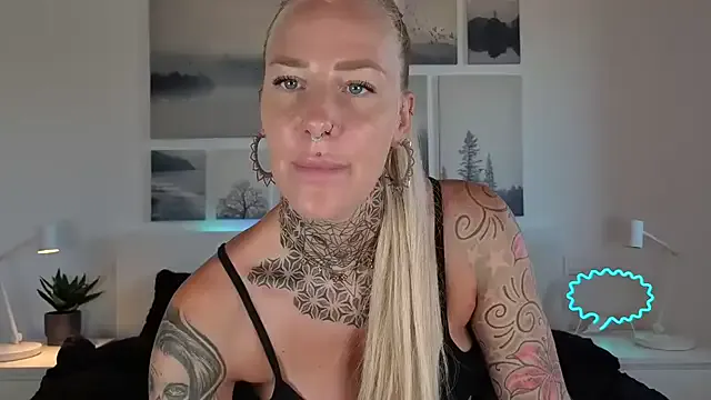 Lara-CumKitten Image 15