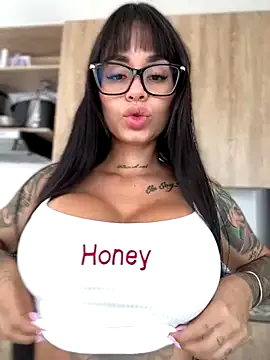 Mia--meow – webcam model profile photo Image 13