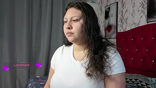 oxo_yuna_oxo – webcam model profile photo Image 6