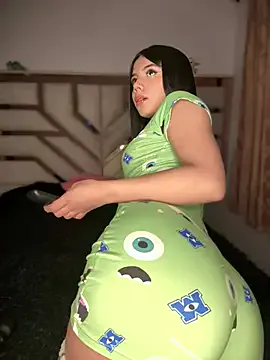 Laura-Khalifa Image 10