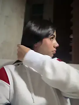 Laura-Khalifa Image 13