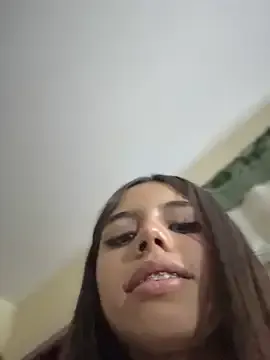 Laura-Khalifa Image 5