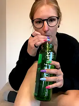 oxo_yuna_oxo – webcam model profile photo Image 3