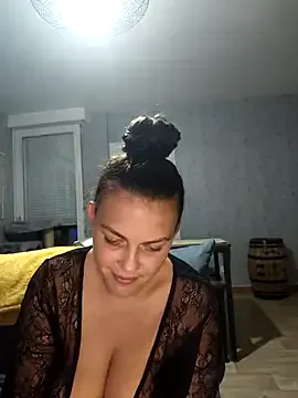 oxo_yuna_oxo – webcam model profile photo Image 12