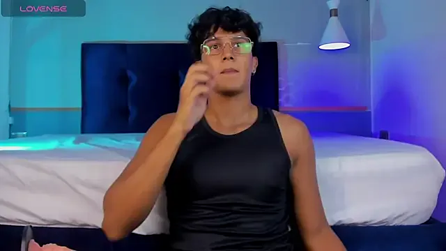 oxo_yuna_oxo – webcam model profile photo Image 4