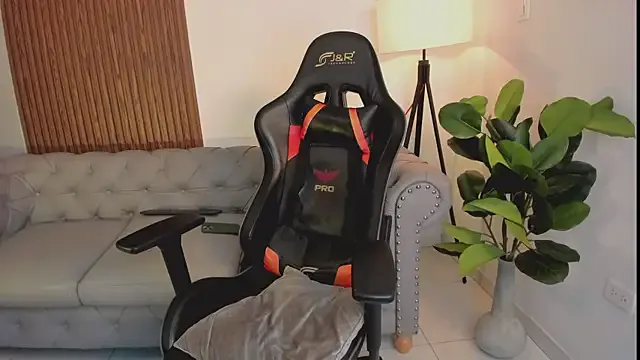 Awesomelusty – webcam model profile photo Image 11