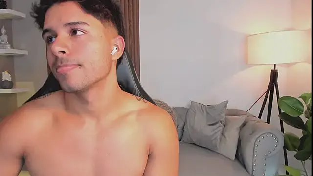 Awesomelusty – webcam model profile photo Image 13