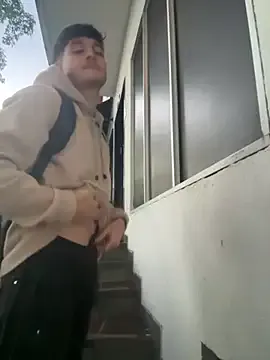 roouse – webcam model profile photo Image 9