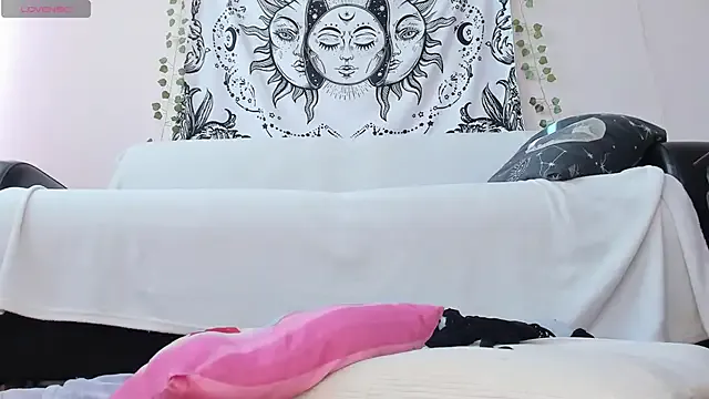 oxo_yuna_oxo – webcam model profile photo Image 5