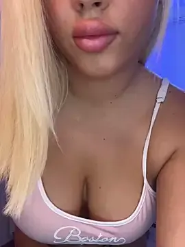 roouse – webcam model profile photo Image 12