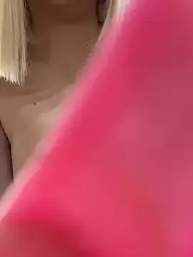 roouse – webcam model profile photo Image 8