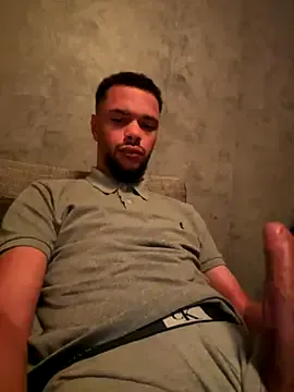 roouse – webcam model profile photo Image 12