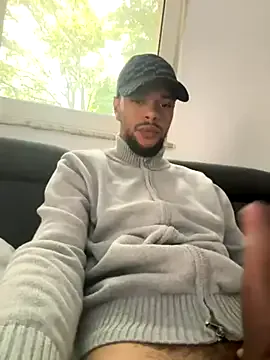 roouse – webcam model profile photo Image 15