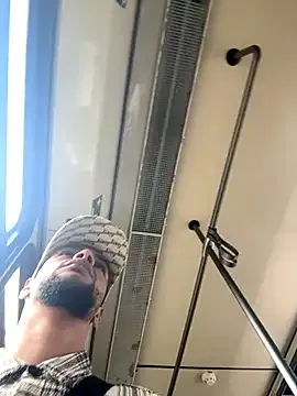 roouse – webcam model profile photo Image 16