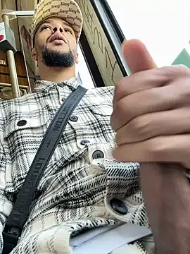 roouse – webcam model profile photo Image 19