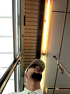 roouse – webcam model profile photo Image 2