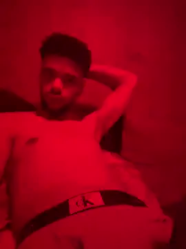 roouse – webcam model profile photo Image 4