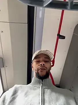 roouse – webcam model profile photo Image 6