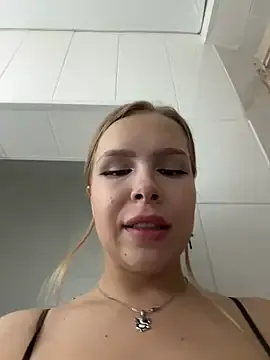 Liza_risky Image 13
