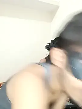 roouse – webcam model profile photo Image 4