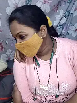 roouse – webcam model profile photo Image 2