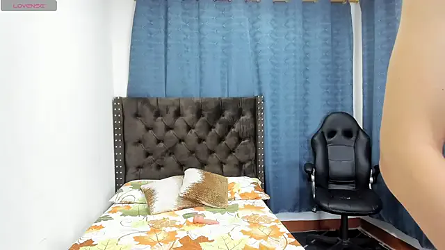 Benson18y – webcam model profile photo Image 6