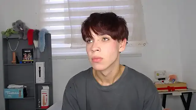 roouse – webcam model profile photo Image 10