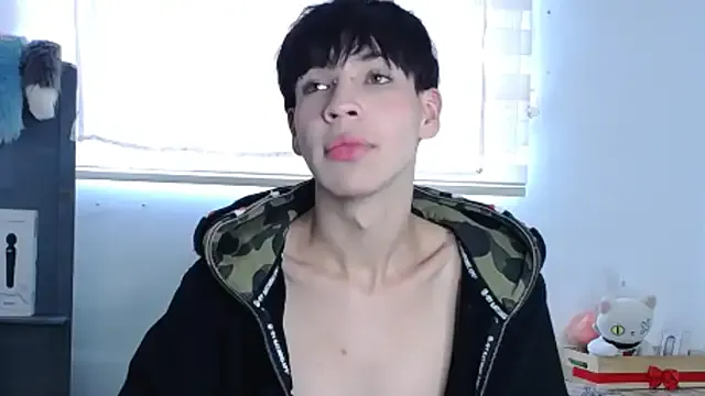 roouse – webcam model profile photo Image 2