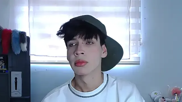 roouse – webcam model profile photo Image 3