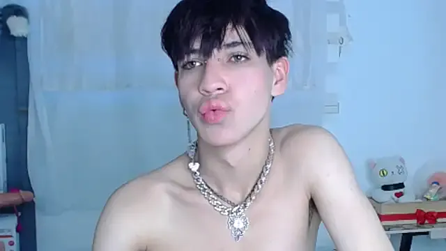 roouse – webcam model profile photo Image 6