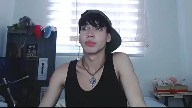 roouse – webcam model profile photo Image 8