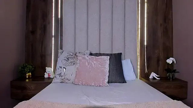 oxo_yuna_oxo – webcam model profile photo Image 3