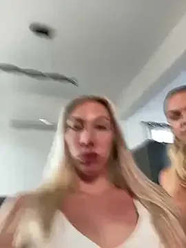 LuisaBecker – webcam model profile photo