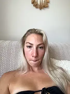 Cute-Simmi69 – webcam model profile photo Image 3