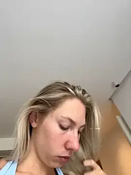 Cute-Simmi69 – webcam model profile photo Image 5