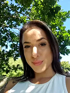 roouse – webcam model profile photo Image 12