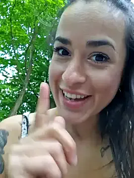 roouse – webcam model profile photo Image 4