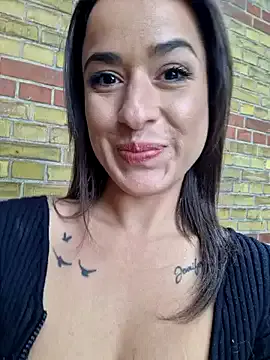 roouse – webcam model profile photo Image 5