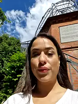 roouse – webcam model profile photo Image 6