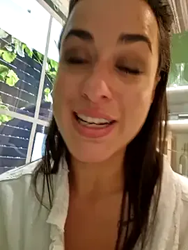 roouse – webcam model profile photo Image 8